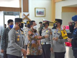 Kapolda Dampingi Gubernur Jambi Sambut Kedatangan Menteri Dalam Negeri ( Mendagri ) Beserta Rombongan Di Bandara Sultan Thaha Jambi 
