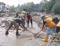 Hari Kedua Tim Relawan Nagari Taluk Bantu Masyarakat Bersihkan Jalan Menuju Nagari Sungai Jambu