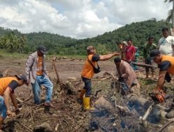 Dihari Pertama Relawan Asal Nagari Taluk Bantu Pencarian Korban Bencana Banjir Bandang