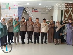 KEPSEK SMK NEGERI 9 PADANG BAPAK SYAMSUL MARDAN S.Pd.M.M. MENYAMBUT KEDATANGAN BAPAK KAPOLRESTA PADANG.AKBP.APRI WIBOWO S.I.K.M.H.