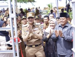 Selatan – Bupati Pesisir Selatan, Hendrajoni meresmikan Satuan Pelayanan dan Pemenuhan Gizi (SPPG) Makanan Bergizi Gratis di Lokana Luhung, Kecamatan Bayang, Senin (28/4).