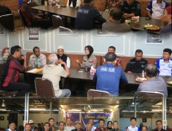 Kabid Humas Polda Sumbar Gelar Silaturahmi dengan Jurnalis DPW MOI Sumbar di Damarshaker Cafe
