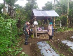 Serka Patro Babinsa Koramil 09/SLP Bantu Masyarakat Rawat 1.000 Batang Cabe Merah 