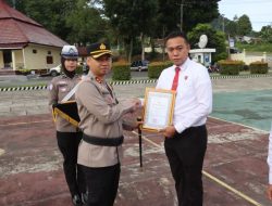 Kapolres Solok Selatan Beri Penghargaan kepada Personel Berprestasi