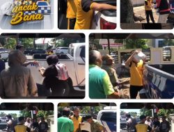 Dirlantas Polda Sumbar Kombes Pol. H.M. Reza Chairul Akbar Sidiq Bersama Anggota Bagikan Nasi Bungkus untuk Masyarakat di Hari Jumat Berkah