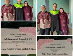 Wisuda Muhammad Irsyad, S.ST: Kado Terindah untuk Ayahanda H. Wendi Nazar dan Ibunda Hj. Syafrida Irawati