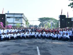 Semangat Kebersamaan, Dankodiklatal Resmikan Gapura dan Meriahkan Olahraga Bersama di Kodikmar