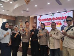 Wakapolda Sumbar dan Kabid Humas Pimpin Aksi Donor Darah di HUT Humas Polri ke 74