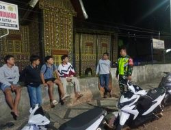 Babinsa Koramil 02/Lima Kaum Gelar Patroli Malam Bersama Tokoh Pemuda Untuk Tingkatkan Keamanan Wilayah