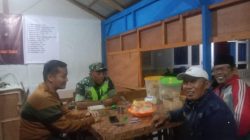 Dekat dengan Warga, Babinsa Salimpaung Perkuat Keakraban Dengan Komsos di Nagari Situmbuk