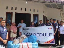 KAI Divre II Sumbar Salurkan Bantuan Rp92,8 Juta untuk Warga Nanggalo dan Batu Busuk