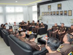 Di Tangan Dr. Mukhlis, Pelantikan Eselon IV Kejati Sumbar Sarat Pesan Moral