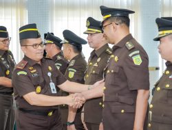 Dr. Mukhlis Lantik Pejabat Eselon IV Kejati Sumbar, Integritas Ditegaskan Sejak Awal