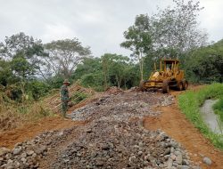Satgas TMMD Ke-127 Maksimalkan Alat Berat untuk Perkuat Akses Jalan Warga