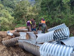 Satgas TMMD Ke-127 Perkuat Infrastruktur, Baja Bergelombang Terpasang di Jalan Baru Pagaruyung