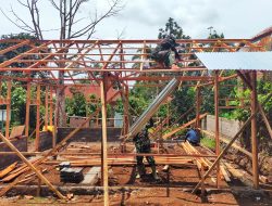 Satgas TMMD 127 Percepat Pemasangan Atap, Rumah Layak untuk Bapak Ridwan Segera Terwujud