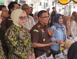 Kejari Sijunjung Gelar Pasar Murah Ramadhan, Bantu Warga Penuhi Kebutuhan Pokok
