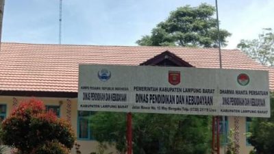 DARURAT DEMOKRASI: PEMERINTAH DAERAH GANTUNG MUKA, DINAS PENDIDIKAN MERAJA KAYA