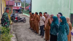 Babinsa Koramil 11/Tanjung Emas Dampingi Musyawarah Poskamling, Perkuat Keamanan Nagari Padang Ganting