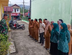 Babinsa Koramil 11/Tanjung Emas Dampingi Musyawarah Poskamling, Perkuat Keamanan Nagari Padang Ganting