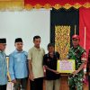 Babinsa Koramil 10/Sungai Tarab Dampingi Penyaluran BLT Dana Desa untuk Warga Kurang Mampu di Nagari Padang Laweh