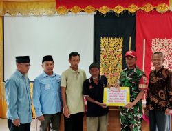 Babinsa Koramil 10/Sungai Tarab Dampingi Penyaluran BLT Dana Desa untuk Warga Kurang Mampu di Nagari Padang Laweh