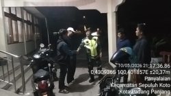 Jaga Ketertiban Masyarakat, Babinsa Koramil 05/X Koto Turun Langsung Patroli Malam