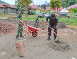 SATGAS TMMD KE-129 KODIM 0306/50 KOTA LANJUTKAN PEMBANGUNAN TALUD PENAHAN TANAH